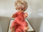 Leuke vintage babypop met kleding!, Verzamelen, Ophalen of Verzenden, Zo goed als nieuw, Babypop
