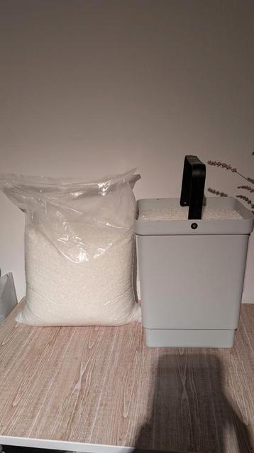 6 kilo stearine kaarsen was beschikbaar voor biedingen