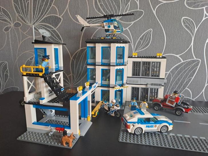 Lego city politiebureau, Kinderen en Baby's, Speelgoed | Duplo en Lego, Zo goed als nieuw, Ophalen of Verzenden