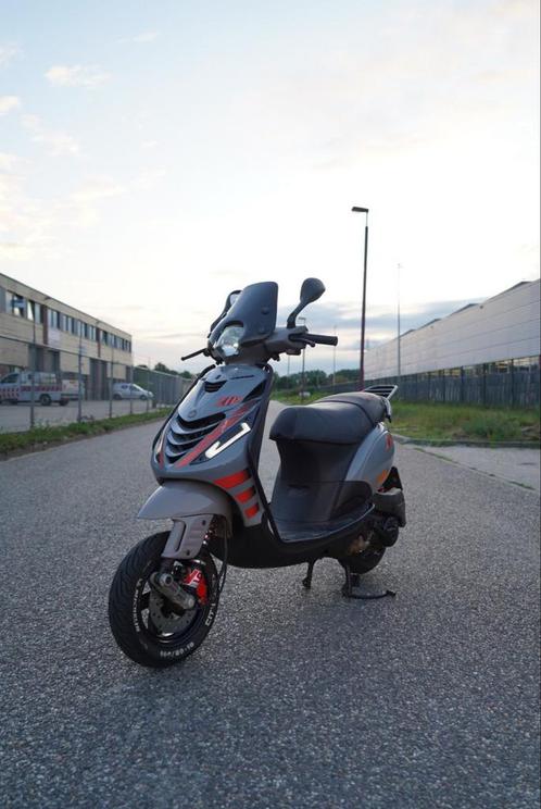 Piaggio Zip Brom 4takt 2013, Fietsen en Brommers, Scooters | Piaggio, Zo goed als nieuw, Zip, Ophalen