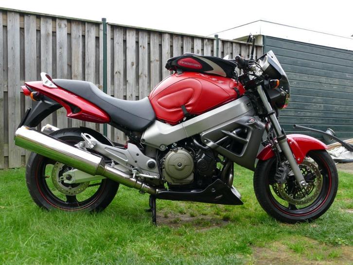 Honda X-11 2000 Rood Naked Bike Van Liefhebber, Motoren, Motoren | Honda, Particulier, Naked bike, 4 cilinders, Ophalen