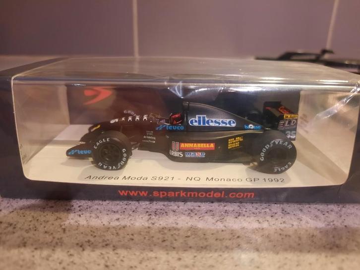 Andrea Moda S921 Monaco GP 1992 Perry McCarthy 1:43 S3899, Hobby en Vrije tijd, Modelauto's | 1:43, Zo goed als nieuw, Auto, Overige merken