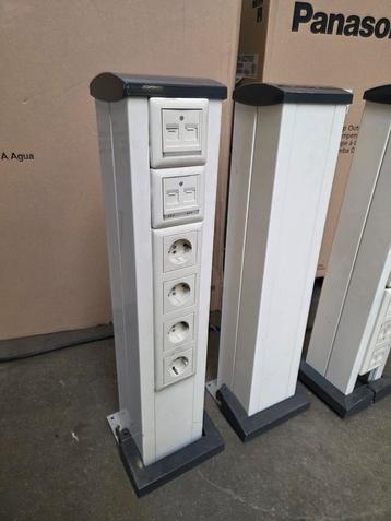 Electra Paal - Stopcontacten Zuil voor kantoren, showroom beschikbaar voor biedingen