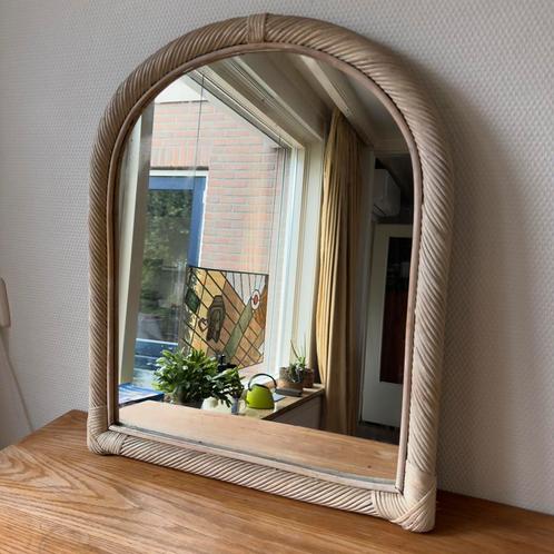Crème Witte Rotan Boogspiegel, Vintage, Wandspiegel, Huis en Inrichting, Woonaccessoires | Spiegels, Gebruikt, 50 tot 75 cm, Minder dan 100 cm