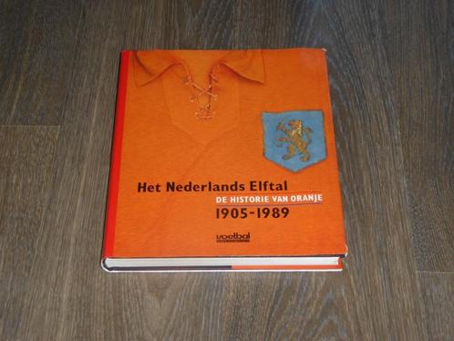 Het Nederlands Elftal  DE HISTORIE VAN ORANJE 1905-1989, Boeken, Sportboeken, Zo goed als nieuw, Balsport, Verzenden