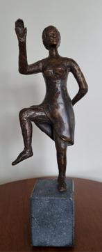 Bronzen sculptuur op sokkel "Dansende vrouw " gesigneerd, Ophalen of Verzenden