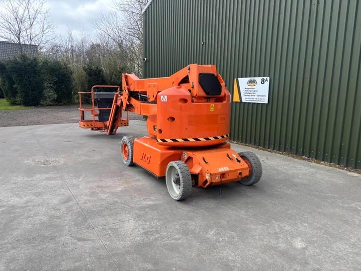 JLG E 400 AJPN knikarm hoogwerker 14m (bj 2011), Zakelijke goederen, Machines en Bouw | Liften, Steigers en Ladders