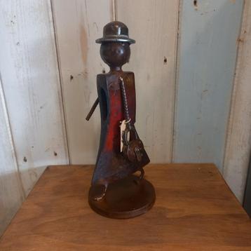 Metalen beeld van vrouw - metal art - upcycling beschikbaar voor biedingen