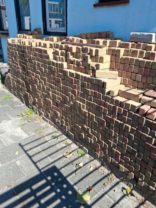 GRATIS af te halen, 2 kleurige waaltjes., Tuin en Terras, Tegels en Klinkers, Zo goed als nieuw, Klinkers, Beton, Ophalen