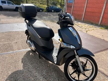 Piaggio liberty 2017 geel kenteken beschikbaar voor biedingen