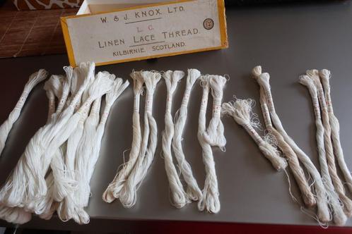 ANTIEKE DOOS SCHOTS LINNEN BORDUUR - KANTKLOS GAREN KNOX, Hobby en Vrije tijd, Borduren en Borduurmachines, Nieuw, Borduurgaren of Zijde