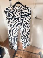 Bershka Zebra Broek - Maat XS, Zwart, Ophalen of Verzenden, Zo goed als nieuw, Maat 34 (XS) of kleiner