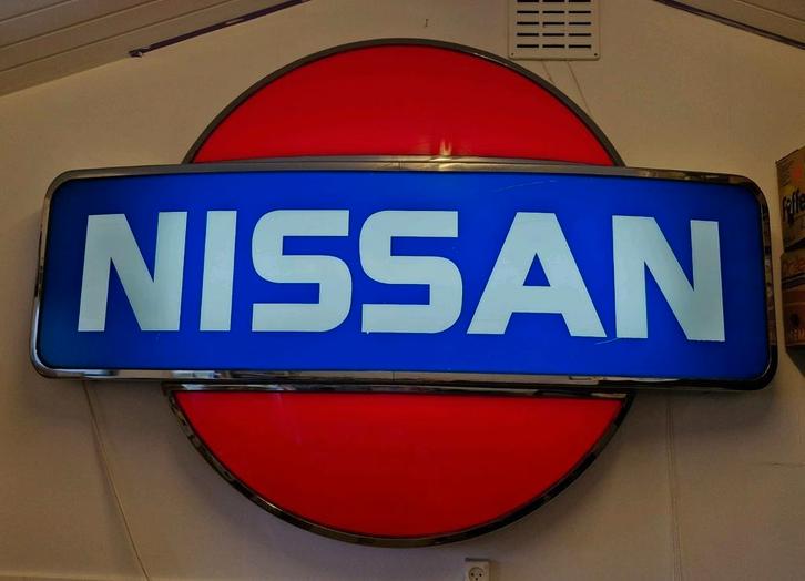 Enorme orginele Nissan Dealer licht reclame 2x1 m 1978-2001, Verzamelen, Merken en Reclamevoorwerpen, Zo goed als nieuw, Lichtbak of (neon) lamp