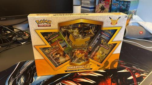 Generations Pikachu EX Red & Blue Collection, Hobby en Vrije tijd, Verzamelkaartspellen | Pokémon, Nieuw, Overige typen, Ophalen of Verzenden