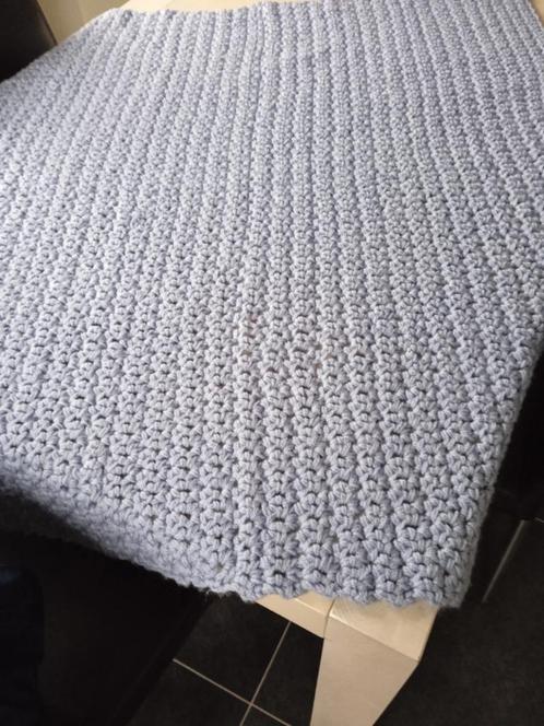 Handgemaakt licht blauwe plaid, Huis en Inrichting, Woonaccessoires | Plaids en Woondekens, Zo goed als nieuw, Ophalen of Verzenden