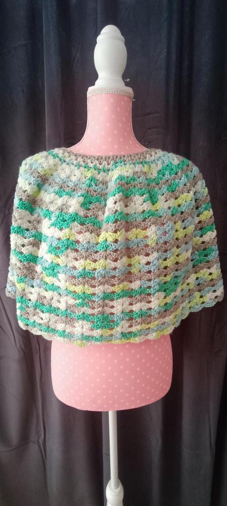 Gehaakte poncho rond (Met korting), Kleding | Dames, Overige Dameskleding, Nieuw, Ophalen of Verzenden