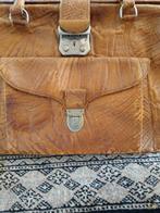 lederen oude Oma tas , heeft een beetje liefde nodig 50e jar, Sieraden, Tassen en Uiterlijk, Tassen | Schooltassen, Ophalen of Verzenden