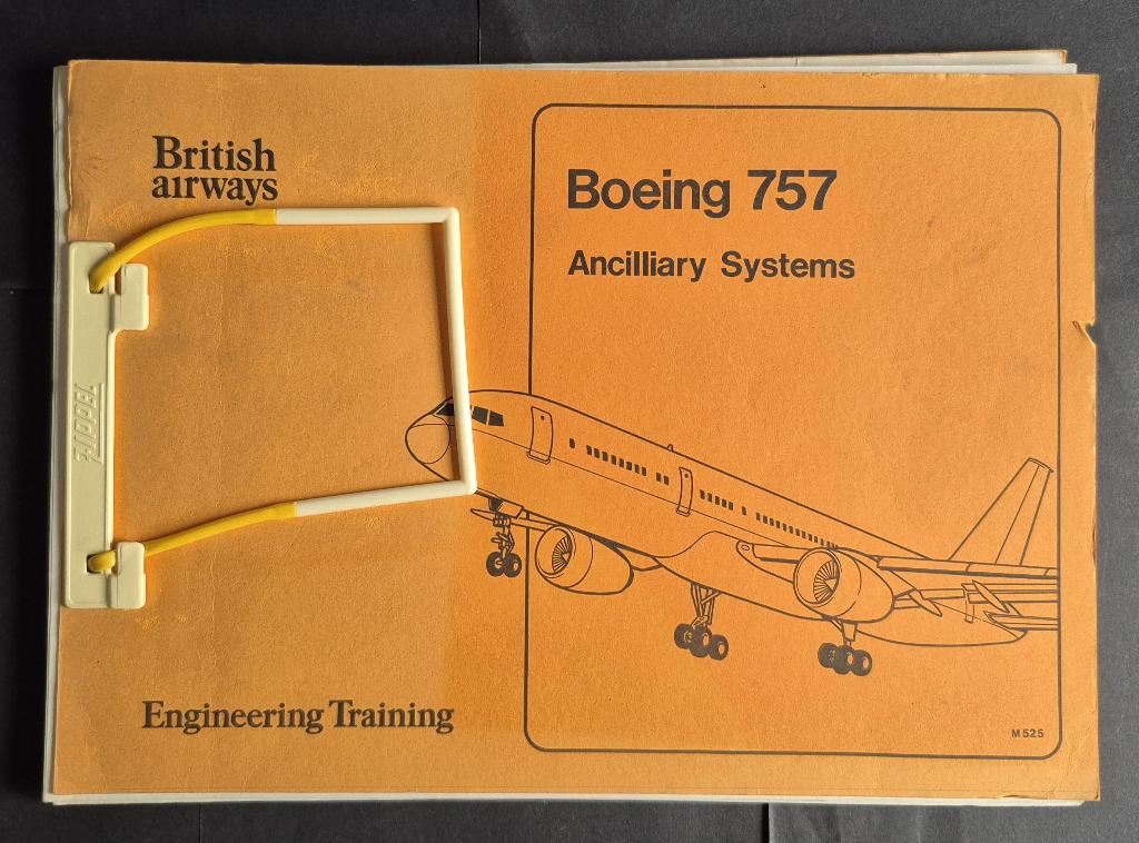 British Airways Boeing 757 Trainingsboek uit 1982 (BK584), Ophalen of Verzenden, Gebruikt, Boek of Tijdschrift