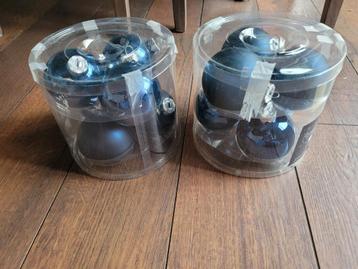 Blauwe kerstballen  beschikbaar voor biedingen