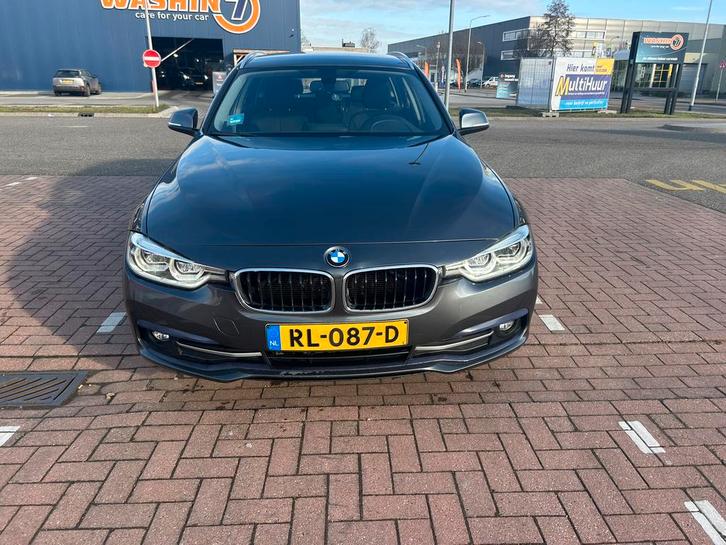 BMW 3-Serie 2.0 318D Touring AUT 2018 Grijs MOET WEG, Auto's, BMW, Particulier, 3-Serie, Diesel, Euro 5, D, Stationwagon, Automaat