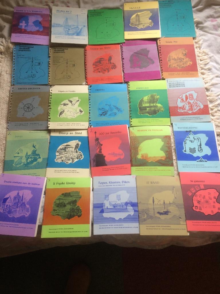 Fryske skoalleradio onderwijsboekjes jaren 70 schoolradio, Ophalen of Verzenden