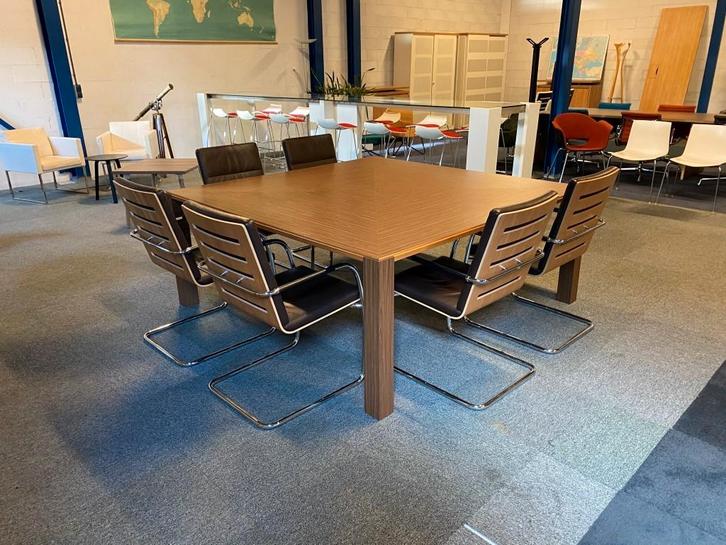 Vergadertafel Castelijn, donker eiken, 180 x 180 cm., Huis en Inrichting, Bureaus, Gebruikt, Ophalen