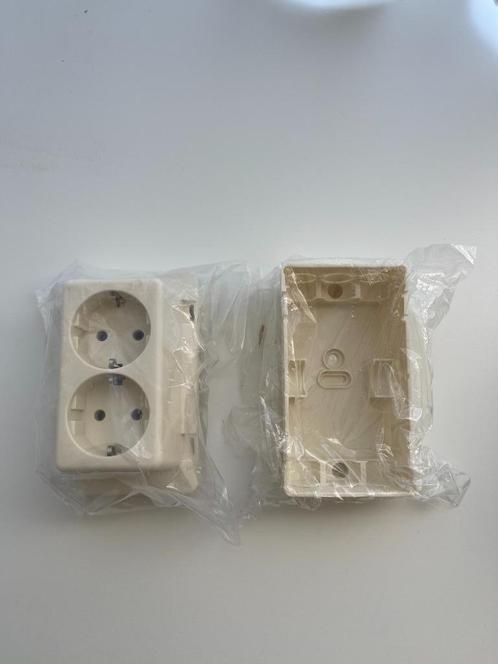 ABB HAF 3611 Installatiedozen 2-voudige bedraad Nieuw, Hobby en Vrije tijd, Elektronica-componenten, Nieuw, Ophalen of Verzenden