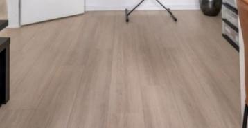 Laminaatvloer 75m2 licht eiken beschikbaar voor biedingen