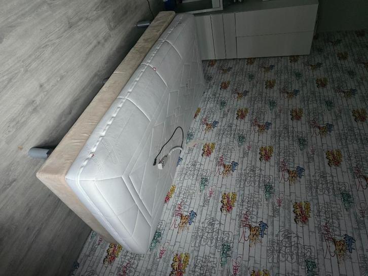 GRATIW AFHALEN Electrische 1 persoons bed swiss sense, Huis en Inrichting, Slaapkamer | Bedden, Gebruikt, Eenpersoons, 90 cm, 200 cm