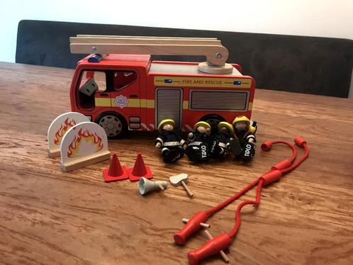 Tidlo houten brandweerauto met brandweermensen, Kinderen en Baby's, Speelgoed | Houten speelgoed, Gebruikt, Overige typen, Ophalen of Verzenden