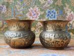 Mooi stel antieke Perzische vaasjes van bewerkt koper 7,8 cm, Ophalen of Verzenden