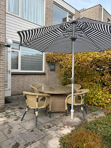 Rotan Tuinset met 4 Stoelen en Tafel beschikbaar voor biedingen