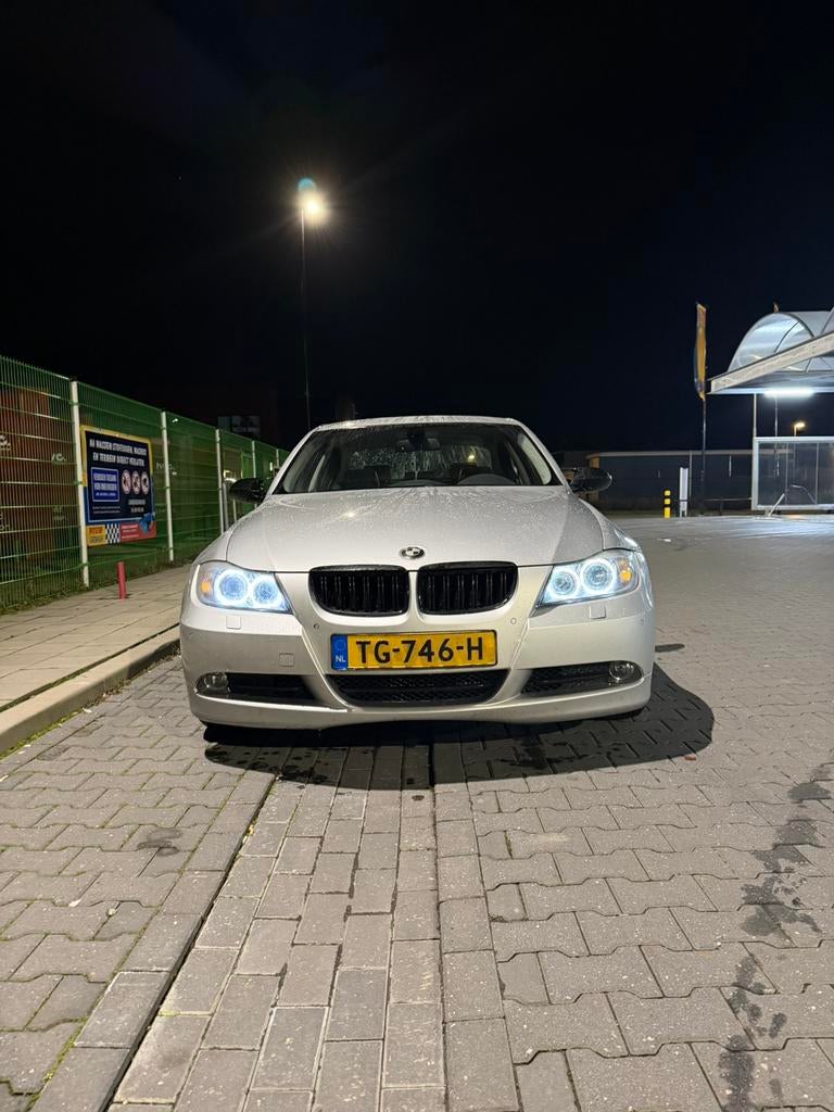 BMW 3-Serie 2.0 320D AUT 2005 Grijs E90, Automaat, 745 kg, 1995 cc, Zwart