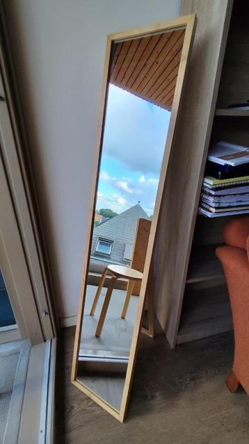 spiegel beschikbaar voor biedingen