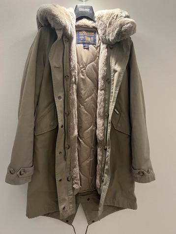 Woolrich jas taupe  met bont en afritsbare voering beschikbaar voor biedingen