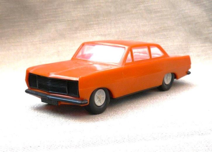 Plasticart DDR Opel Rekord 1700 coupé model 1966. 1/30., Antiek en Kunst, Antiek | Speelgoed, Ophalen of Verzenden