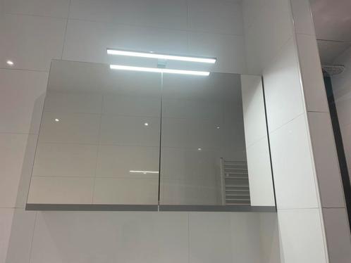 Spiegelkast met verlichting / Mirror cabinet with light, Huis en Inrichting, Badkamer | Badkamermeubels, Gebruikt, Spiegelkast