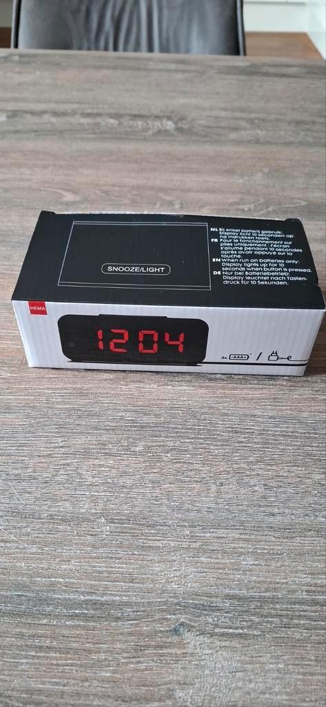 Digitale Wekker ( Hema), Huis en Inrichting, Woonaccessoires | Klokken, Zo goed als nieuw, Wekker of Tafelklok, Digitaal, Ophalen of Verzenden