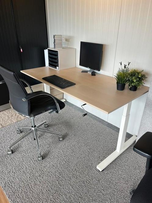 Slinger bureau 160x80 mooi blad en wit onderstel, Huis en Inrichting, Bureaus, Zo goed als nieuw, Bureau, In hoogte verstelbaar