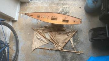 Op spant gebouwd model jacht beschikbaar voor biedingen