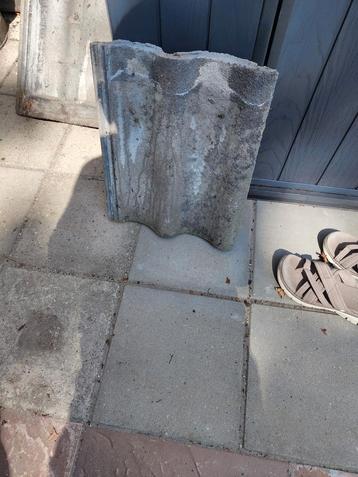 40 stuks dakpannen ,34cm breed 42cm hoog  beschikbaar voor biedingen