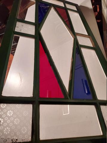 Raam met geëtst en gekleurd glas beschikbaar voor biedingen