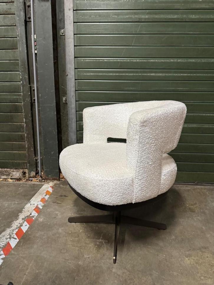 Eetkamerstoel Mirelle l Whoon |Meubilexlvan €4968 voor €2499, Huis en Inrichting, Stoelen, Zo goed als nieuw, Vijf, Zes of meer stoelen