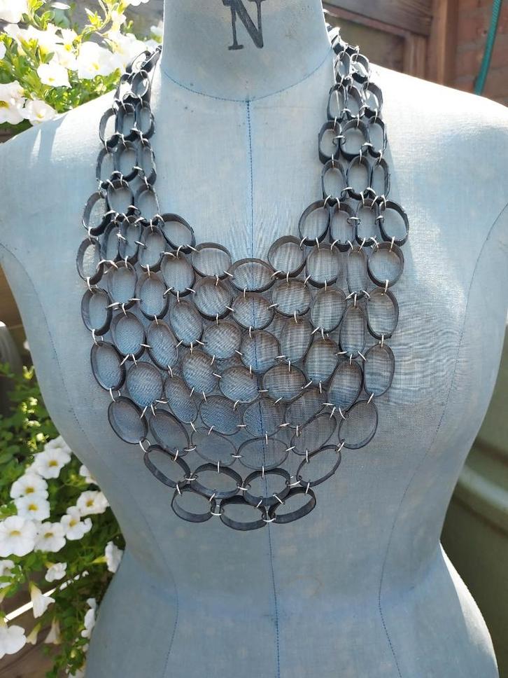 Unieke upcycled rubberen ketting, Sieraden, Tassen en Uiterlijk, Kettingen, Zo goed als nieuw, Overige materialen, Verzenden