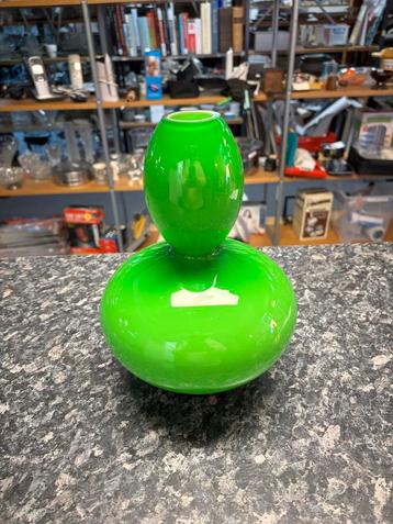 Vintage Groene Vaas - 26 cm hoog beschikbaar voor biedingen