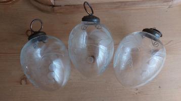 MOOI! Oude glazen geëtste kerstballen beschikbaar voor biedingen