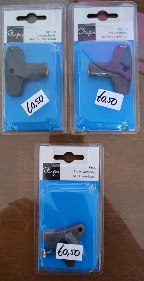 Nieuw 2 verschillende Plieger sleutel of knop t.b.v. gevelkr, Huis en Inrichting, Woonaccessoires | Overige, Nieuw, Ophalen of Verzenden