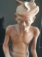 Houtsnijwerk mooi beeld Indonesië man met een haan Bali, Ophalen