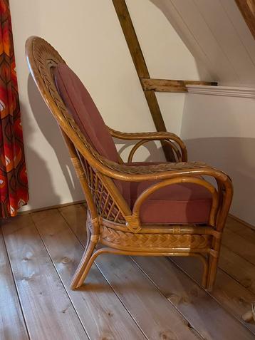 Royale vintage rotan relaxfauteuil met brede leuningen beschikbaar voor biedingen