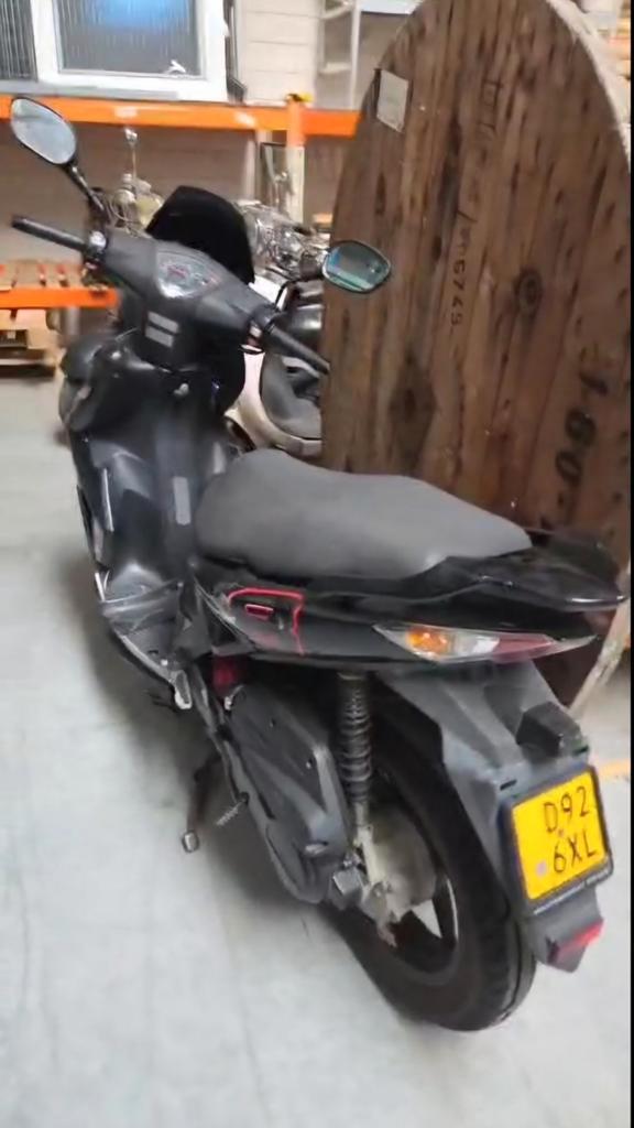 Kymco Super8 50 cc 4 takt Brom, Fietsen en Brommers, Scooters | Kymco, Zo goed als nieuw, Super 8, Benzine, Ophalen